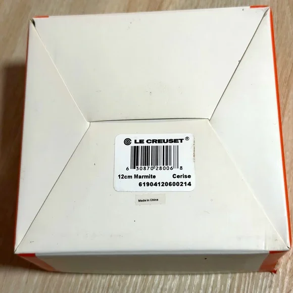 Le Creuset Mini Marmite Star Relief - Picture 9 of 9